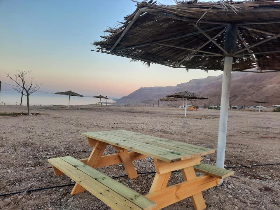 Hotel Tranquilo - Dead Sea Glamping à Metzoke Dragot Extérieur photo