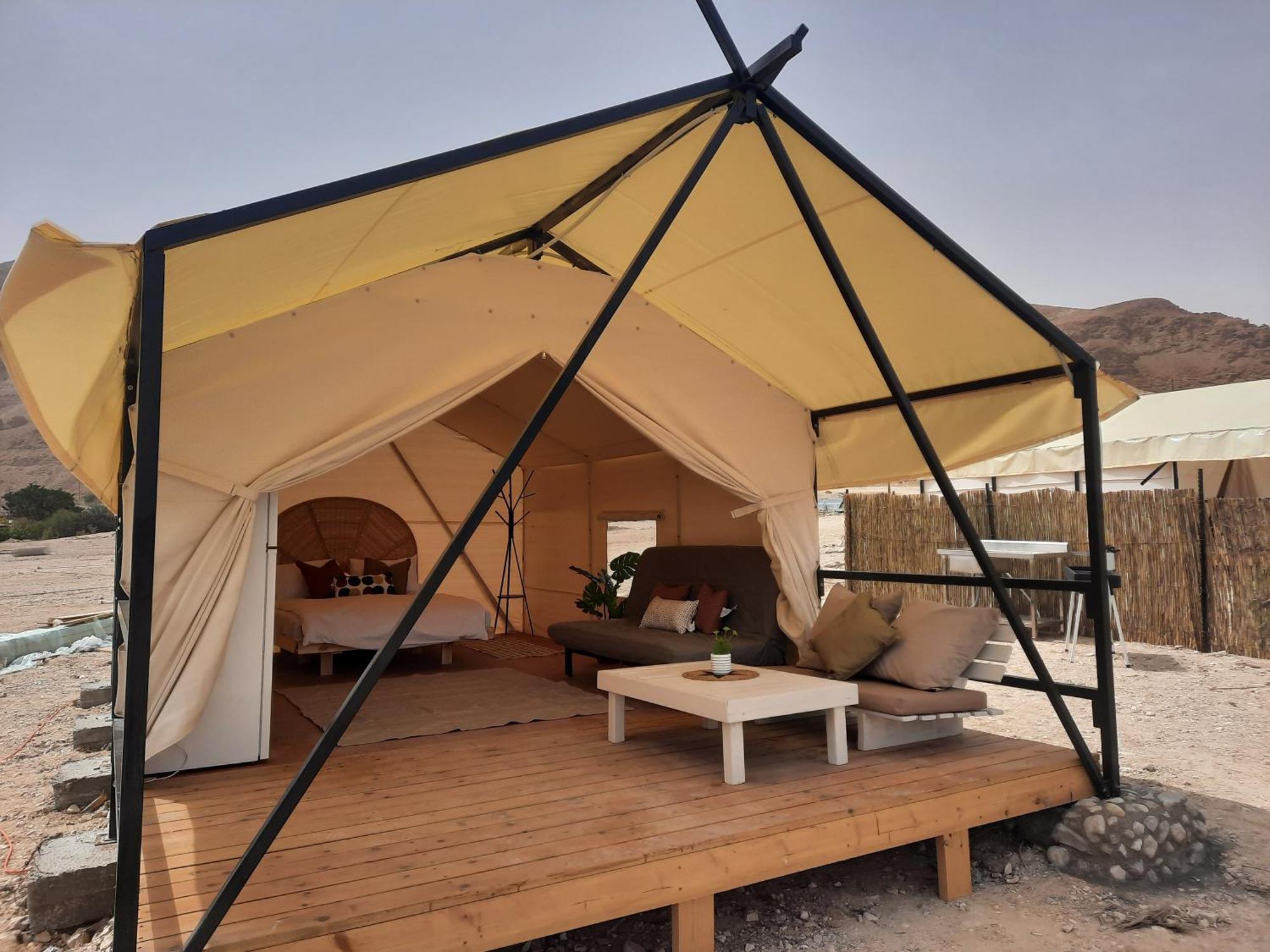 Hotel Tranquilo - Dead Sea Glamping à Metzoke Dragot Extérieur photo